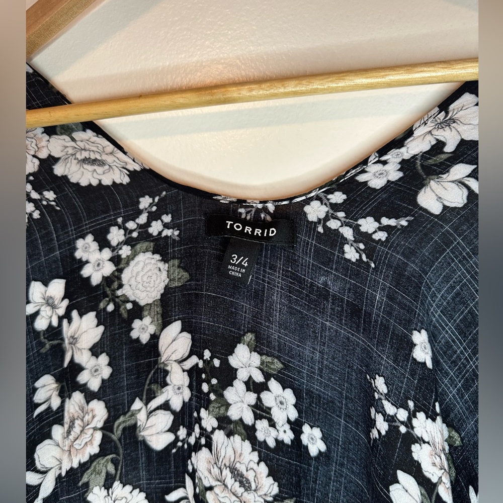 Torrid Floral Ruana Wrap - Picture 4 of 4